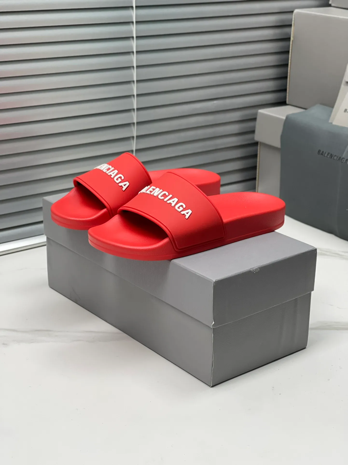 👟👟Ex-factory price 240👟👟 Women's Shoes Women's Clothing Balenciaga 2023 trendy slippers!  Balenciaga Political Campaign Latest Abrasive Development!  A favorite of European and American ladies, celebrities, and Internet celebrity girls. Exquisite uppers are hand-sewn and threaded. They are fluffy and soft, skin-friendly and soft, a must-have for summer. Fashionable but not overly ostentatious. Original natural rubber non-slip and wear-resistant sole. Size 35-40, 39-45 matching counter latest original packaging.